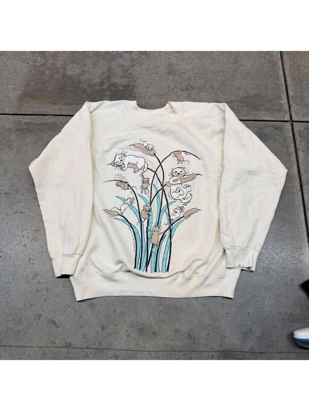 vintage cat and mouse nature animal beige made in usa crewneck size large